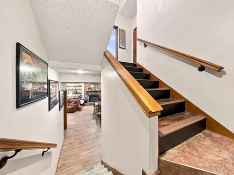 Entry Way - 862 W Kingsway Dr, Springfield, MO 65810 photo 6 of 6