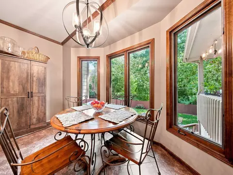 Dining - 862 W Kingsway Dr, Springfield, MO 65810 photo 4 of 4