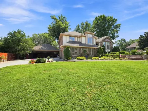 Exterior - 862 W Kingsway Dr, Springfield, MO 65810 photo 9 of 31