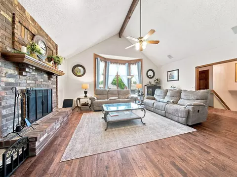 Living - 862 W Kingsway Dr, Springfield, MO 65810 photo 4 of 7