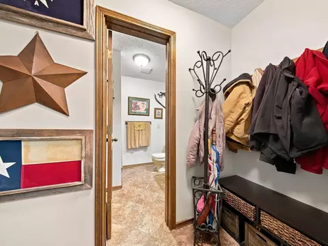 Entry Way - 862 W Kingsway Dr, Springfield, MO 65810 photo 5 of 6