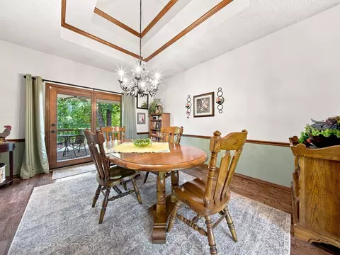 Dining - 862 W Kingsway Dr, Springfield, MO 65810 photo 1 of 4