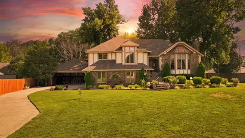 Exterior - 862 W Kingsway Dr, Springfield, MO 65810 photo 3 of 31