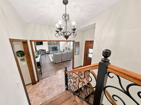 Entry Way - 862 W Kingsway Dr, Springfield, MO 65810 photo 2 of 6