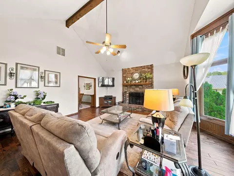 Living - 862 W Kingsway Dr, Springfield, MO 65810 photo 2 of 7