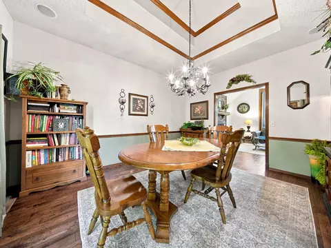Dining - 862 W Kingsway Dr, Springfield, MO 65810 photo 2 of 4