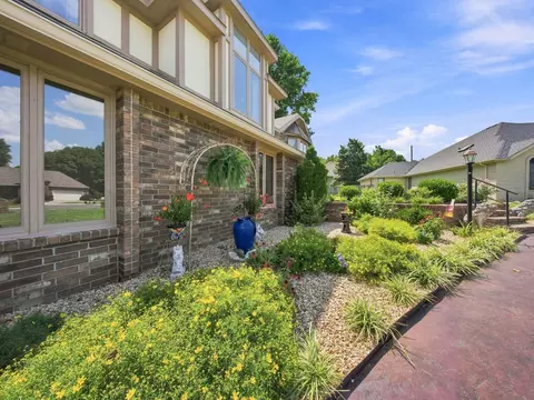 Exterior - 862 W Kingsway Dr, Springfield, MO 65810 photo 6 of 31