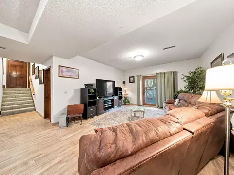 Living - 862 W Kingsway Dr, Springfield, MO 65810 photo 6 of 7