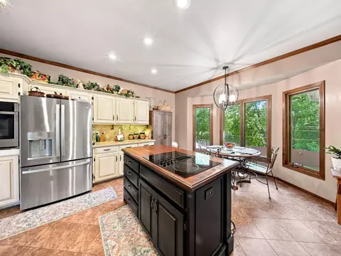 Kitchen - 862 W Kingsway Dr, Springfield, MO 65810 photo 3 of 5
