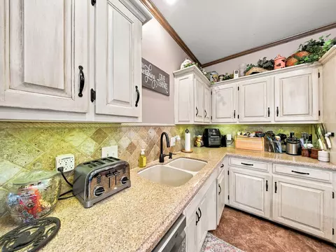 Kitchen - 862 W Kingsway Dr, Springfield, MO 65810 photo 5 of 5