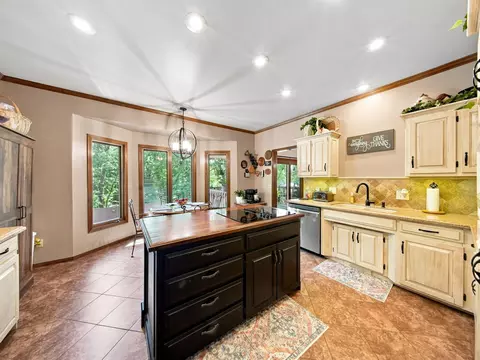 Kitchen - 862 W Kingsway Dr, Springfield, MO 65810 photo 1 of 5