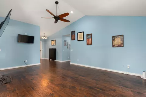 Entry Way - 750 Banning St, Marshfield, MO 65706 photo 2 of 3