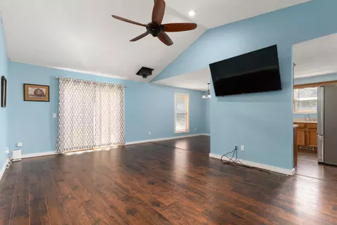 Living - 750 Banning St, Marshfield, MO 65706 photo 1 of 2