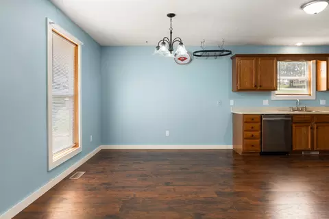 Living - 750 Banning St, Marshfield, MO 65706 photo 2 of 2