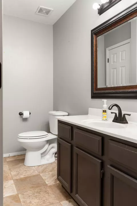 Bath - 750 Banning St, Marshfield, MO 65706 photo 1 of 3