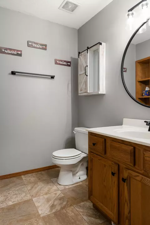 Bath - 750 Banning St, Marshfield, MO 65706 photo 2 of 3
