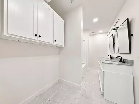 Bath - 4397 S Hemlock Ave, Springfield, MO 65810 photo 5 of 5