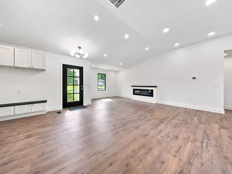 Living - 4397 S Hemlock Ave, Springfield, MO 65810 photo 5 of 11