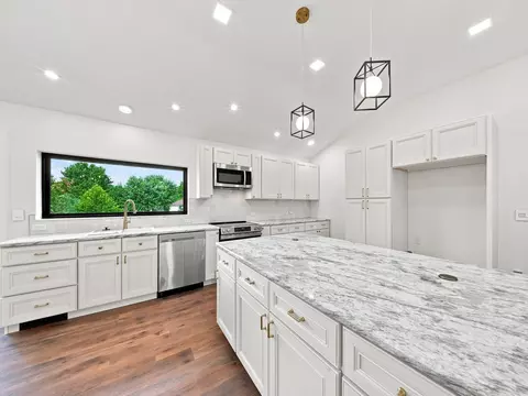 Kitchen - 4397 S Hemlock Ave, Springfield, MO 65810 photo 4 of 6