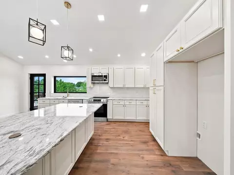 Kitchen - 4397 S Hemlock Ave, Springfield, MO 65810 photo 3 of 6