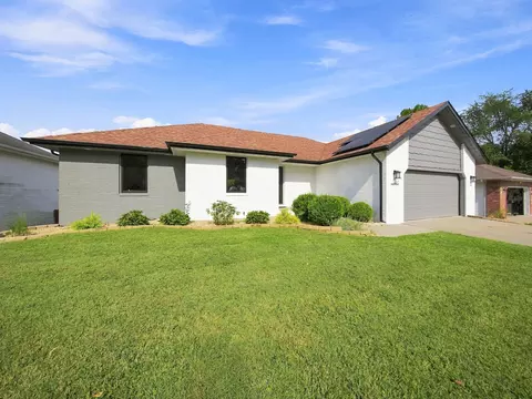 Exterior - 4397 S Hemlock Ave, Springfield, MO 65810 photo 4 of 18