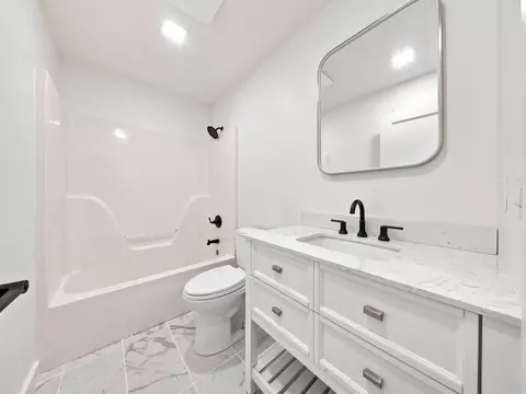 Bath - 4397 S Hemlock Ave, Springfield, MO 65810 photo 3 of 5