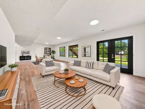 Living - 4397 S Hemlock Ave, Springfield, MO 65810 photo 8 of 11