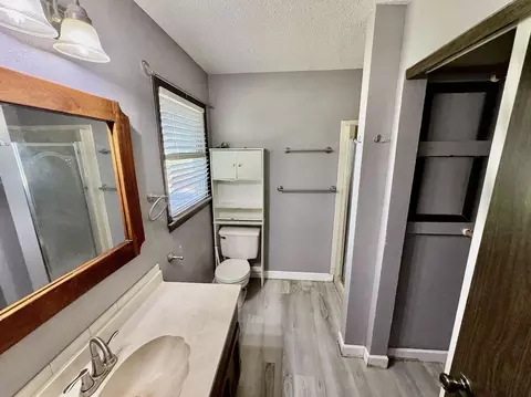 Bath - 720 Meadow Ln, Nevada, MO 64772 photo 1 of 2