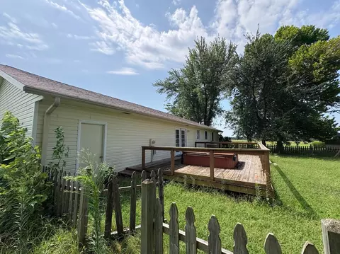 Exterior - 720 Meadow Ln, Nevada, MO 64772 photo 6 of 6