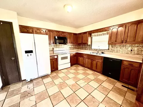 Kitchen - 720 Meadow Ln, Nevada, MO 64772 photo 1 of 1