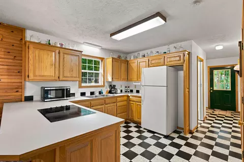 Kitchen - 24709 Wolfe Rd, Washburn, MO 65772 photo 1 of 2