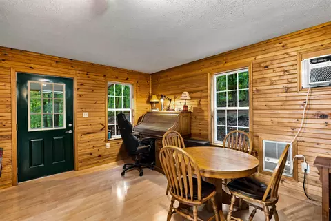 Dining - 24709 Wolfe Rd, Washburn, MO 65772 photo 1 of 2