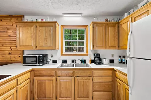 Kitchen - 24709 Wolfe Rd, Washburn, MO 65772 photo 2 of 2