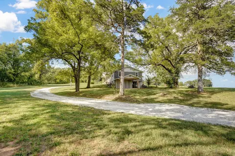 Exterior - 304 Summit St, Cabool, MO 65689 photo 2 of 9