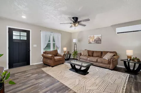 Entry Way - 304 Summit St, Cabool, MO 65689 photo 1 of 5