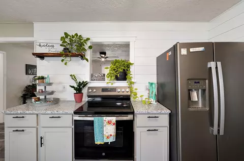 Kitchen - 304 Summit St, Cabool, MO 65689 photo 3 of 3