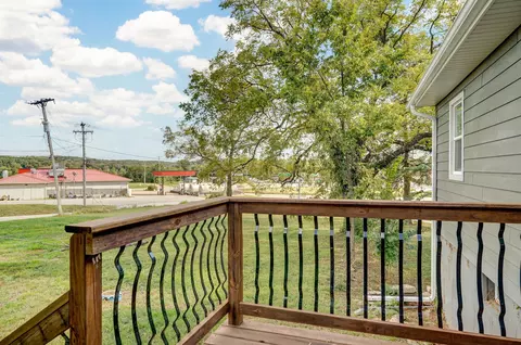 Exterior - 304 Summit St, Cabool, MO 65689 photo 7 of 9