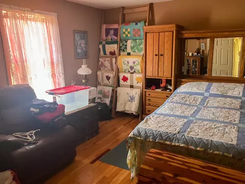 Bedroom - 5829 County Road 464, Birch Tree, MO 65438 photo 2 of 5