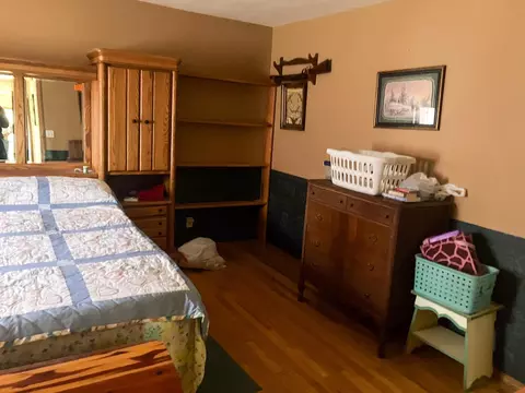 Bedroom - 5829 County Road 464, Birch Tree, MO 65438 photo 3 of 5