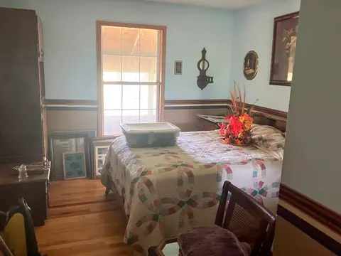 Bedroom - 5829 County Road 464, Birch Tree, MO 65438 photo 4 of 5