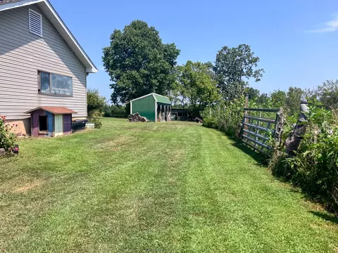 Exterior - 5829 County Road 464, Birch Tree, MO 65438 photo 10 of 14