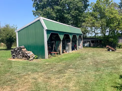 Exterior - 5829 County Road 464, Birch Tree, MO 65438 photo 11 of 14
