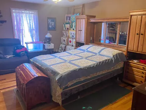 Bedroom - 5829 County Road 464, Birch Tree, MO 65438 photo 1 of 5