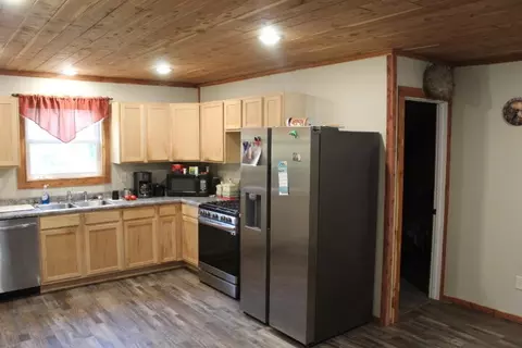 Kitchen - 164 Hickory Dr, Gainesville, MO 65655 photo 2 of 2