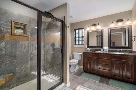 Bath - 610 E Katella Cir, Nixa, MO 65714 photo 1 of 2
