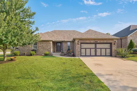 Exterior - 610 E Katella Cir, Nixa, MO 65714 photo 2 of 11