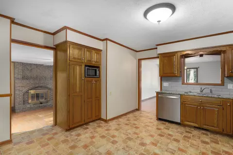 Kitchen - 3060 E Gasconade St, Springfield, MO 65804 photo 2 of 3