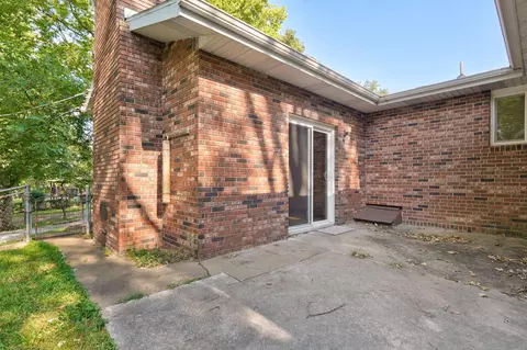 Exterior - 3060 E Gasconade St, Springfield, MO 65804 photo 6 of 11