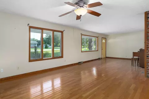 Living - 3060 E Gasconade St, Springfield, MO 65804 photo 4 of 8