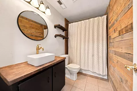 Bath - 2228 E Huntington St, Ozark, MO 65721 photo 1 of 5